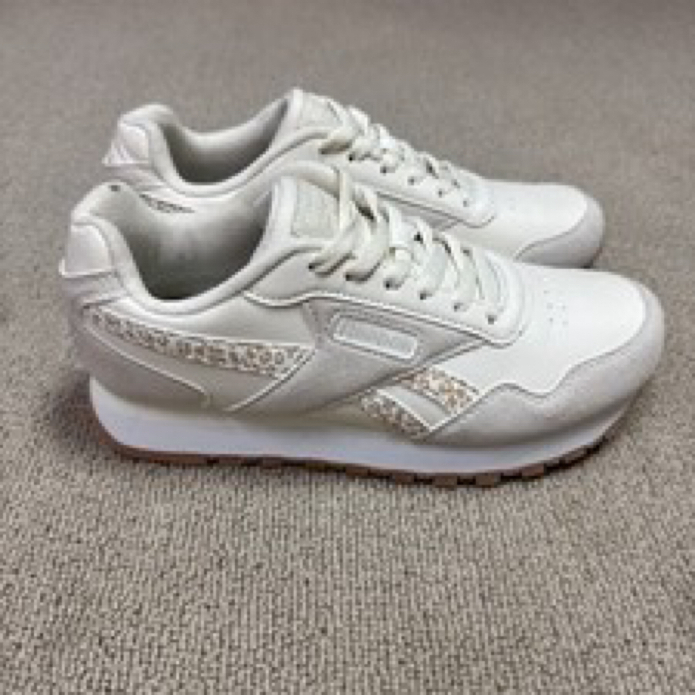Reebok Sneakers Ivory Lace Up girls Size 10